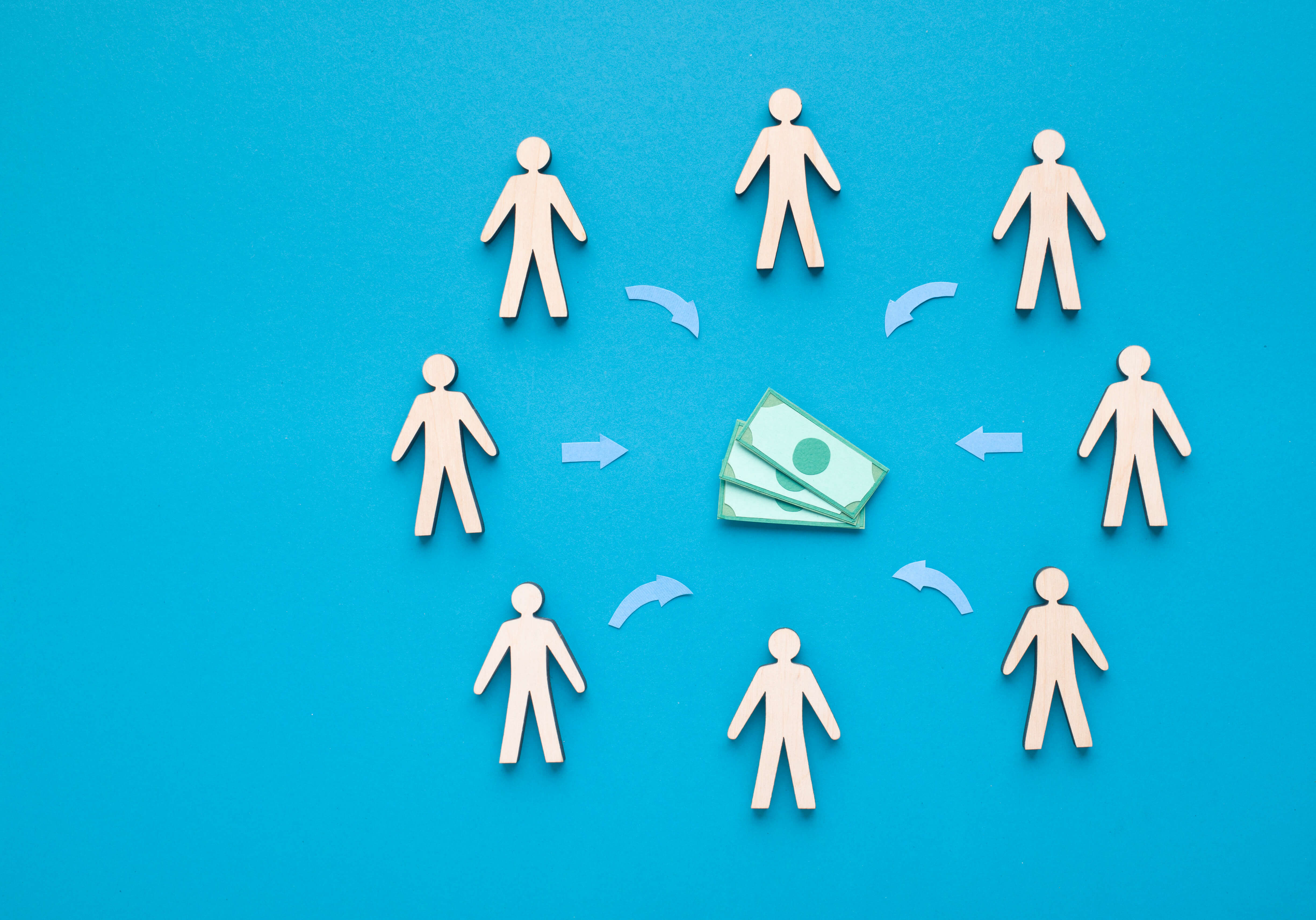 people-deciding-to-help-with-money-through-the-int-2025-03-18-17-20-05-utc