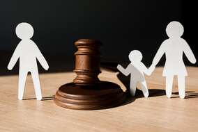 paper-people-near-wooden-gavel-on-black-divorce-c-2024-11-19-03-34-25-utc-min