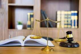 symbol-of-judge-law-attorney-gavel-with-justice-la-2025-03-10-02-39-05-utc-min