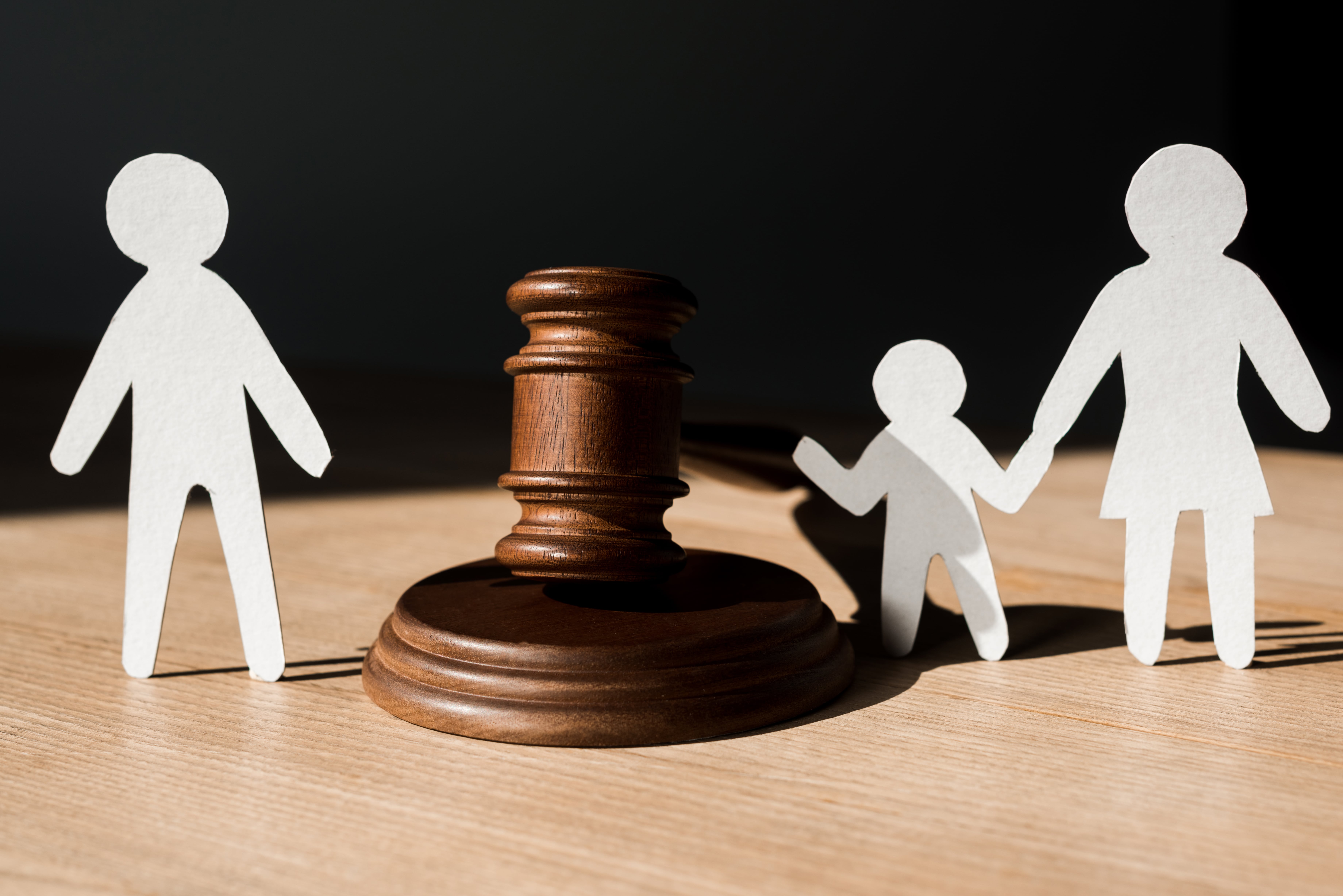 paper-people-near-wooden-gavel-on-black-divorce-c-2024-11-19-03-34-25-utc-min