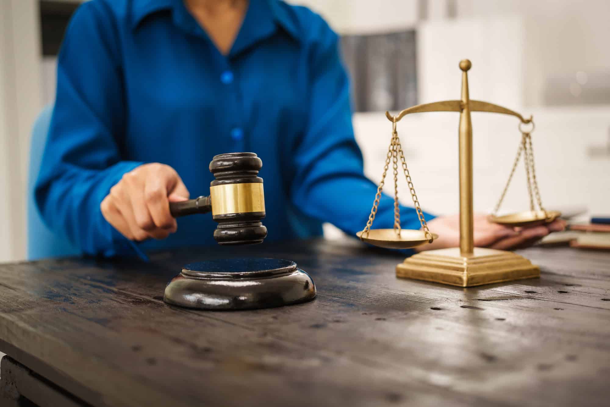 配偶過世後，父母任一方可以直接代理未成年子女辦理繼承登記嗎？